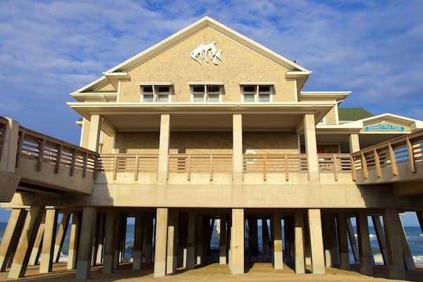 Jennette\'s Pier showing general coastal views